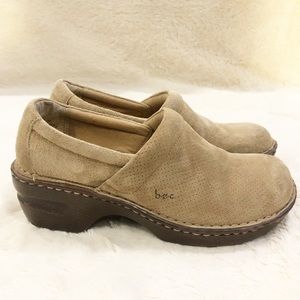* b.o.c. • Tan Suede/Leather Clogs